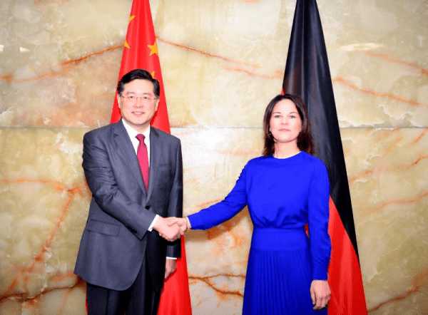 秦刚：以“去风险”之名行去中国化之实<strong></p>
<p>去中心化</strong>，就是去机遇、去合作、去稳定、去发展