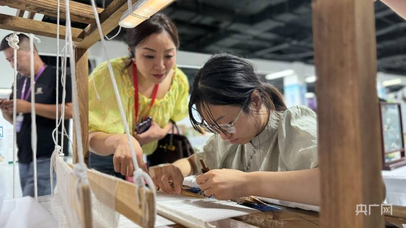 河北保定：搭建优质平台 助力品牌“出海”