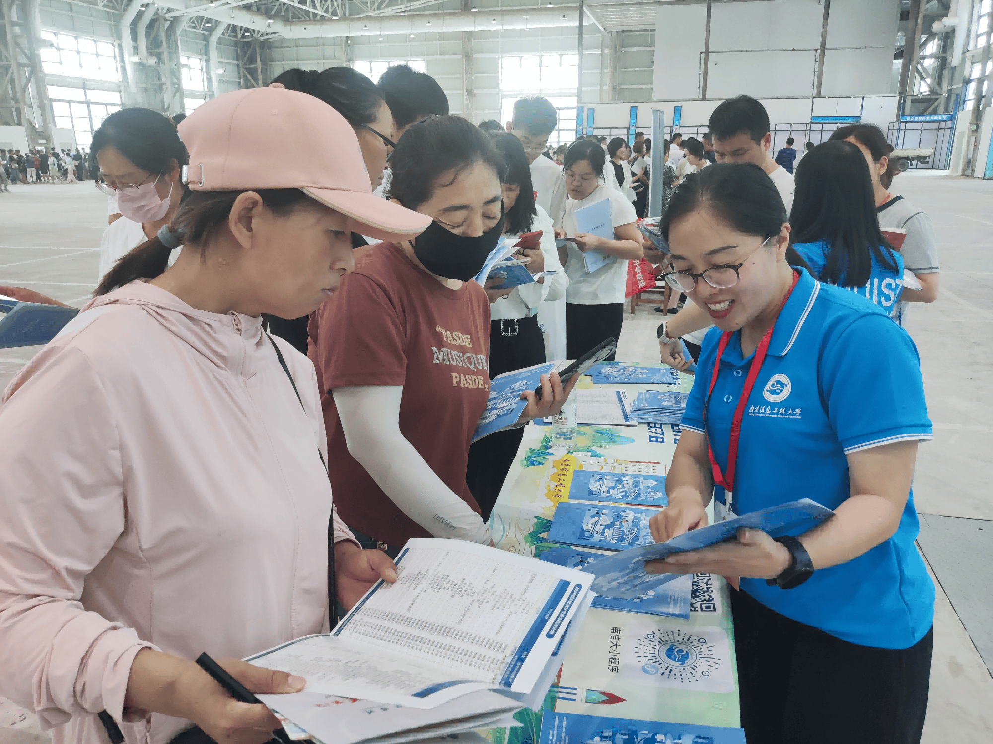 河北安国：搭建咨询平台 助力学子圆梦