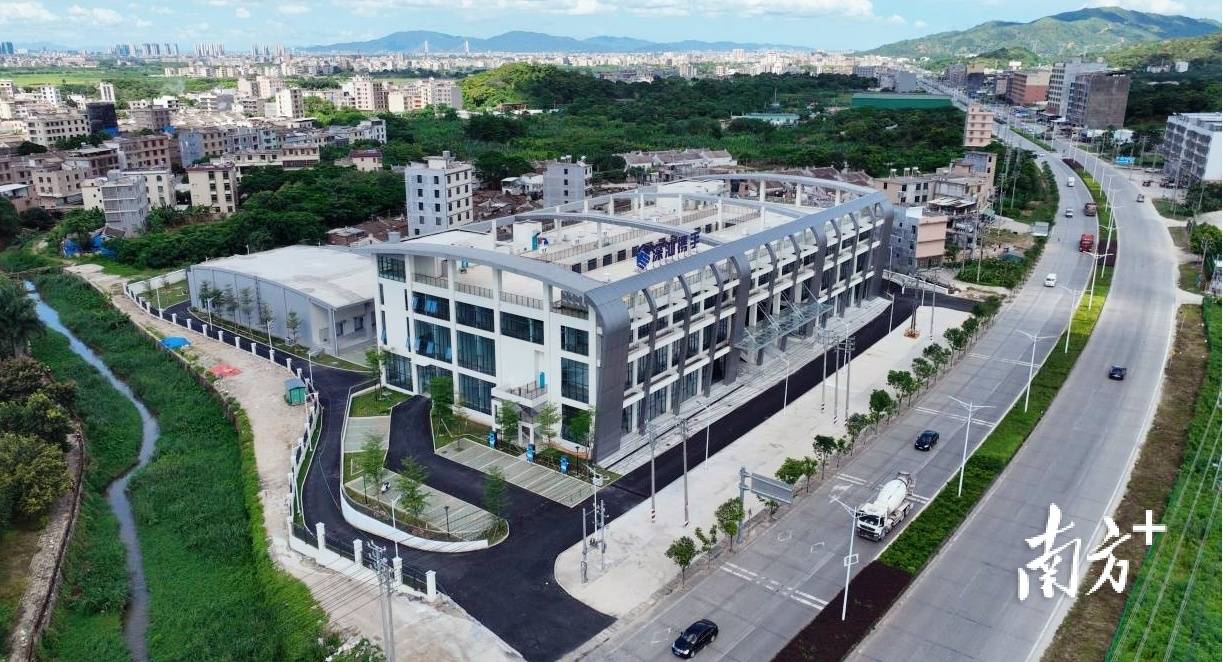 竣工验收<strong></p>
<p>交易平台</strong>！深圳助力潮阳“果香小镇”搭建果品交易平台