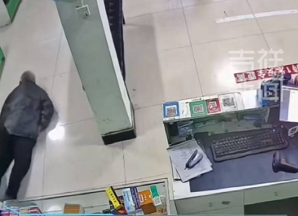老人买药摔倒<strong></p>
<p>0x平台</strong>，家属称错过最佳抢救时间，律师：药店无需担责