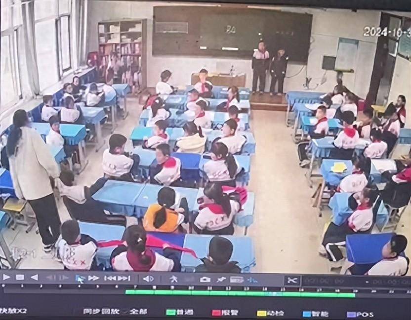 7岁男生踩脏地板<strong></p>
<p>炒币平台</strong>，鞋被语文老师扔垃圾桶，脚冷穿鞋又被数学老师拎讲台扇耳光；两名涉事女教师已被学校开除