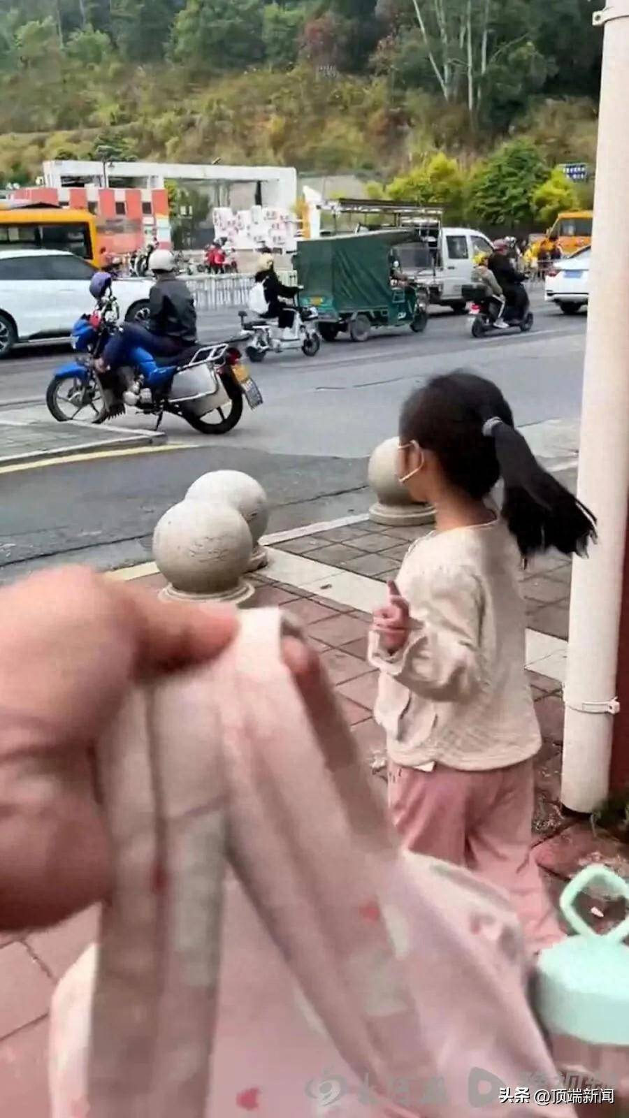 被泼开水女童返校书包现恐吓信：“再发视频<strong></p>
<p>东盟货币服务平台</strong>，要你全家不好过”