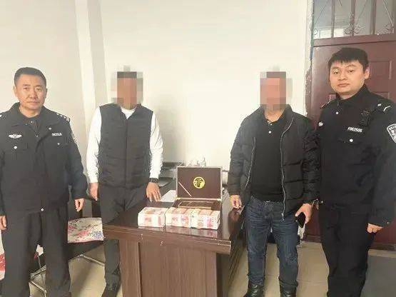大庆市民在小区捡到一个袋子<strong></p>
<p>biclub交易平台</strong>，里面竟有30万现金！