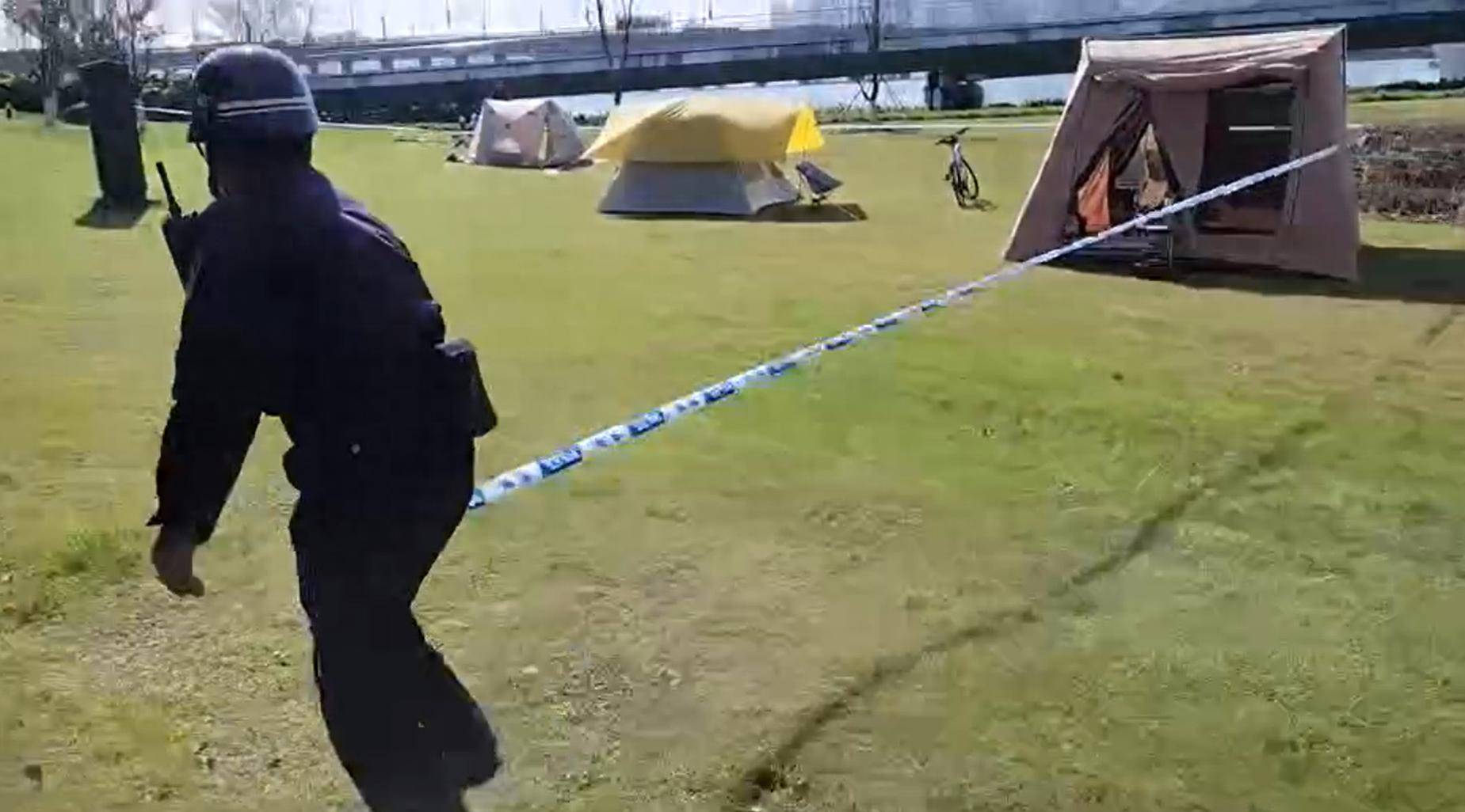 苏州金鸡湖畔有露营者在帐篷内身亡 官方提醒：系瓦斯罐取暖使用不当引发<strong></p>
<p>群币交易平台</strong>，搭建帐篷应确保空气流通