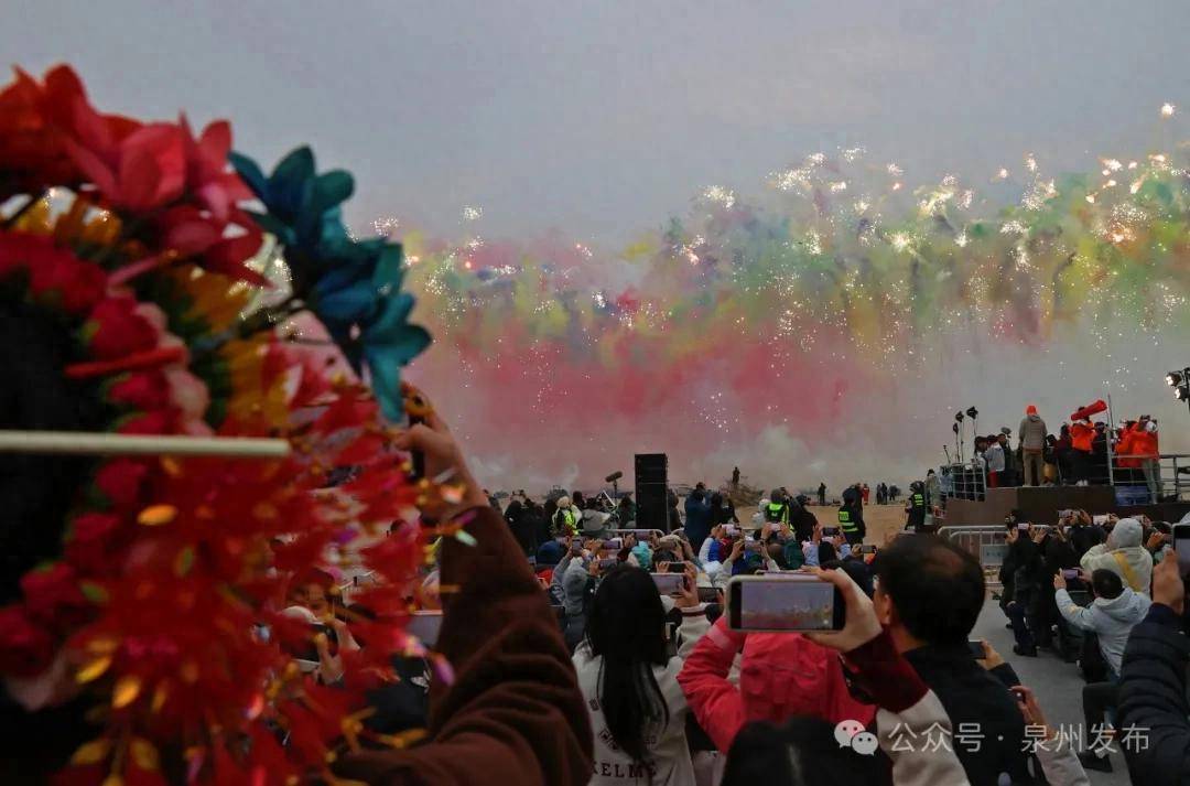 蔡国强烟花秀大量无人机坠海<strong></p>
<p>国内交易平台</strong>，网友直呼遗憾，本人回应