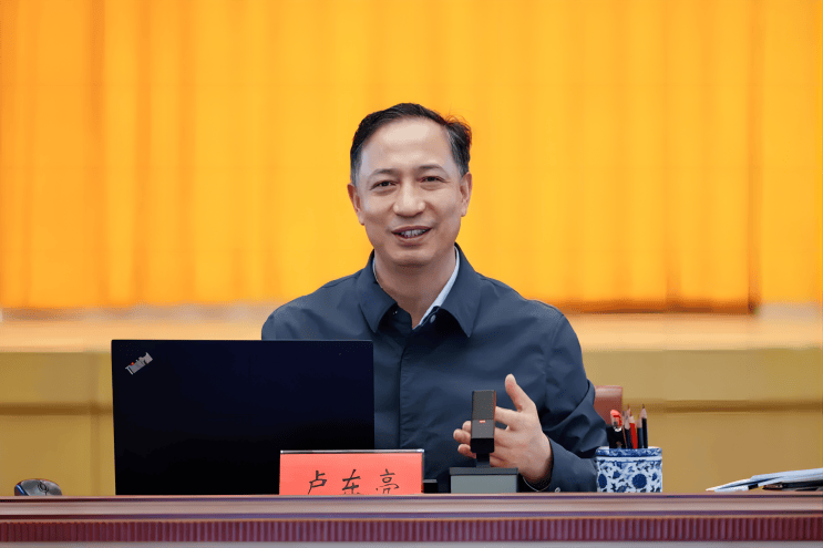 候补中央委员卢东亮<strong></p>
<p>国内交易平台</strong>，已明确为常务副省长