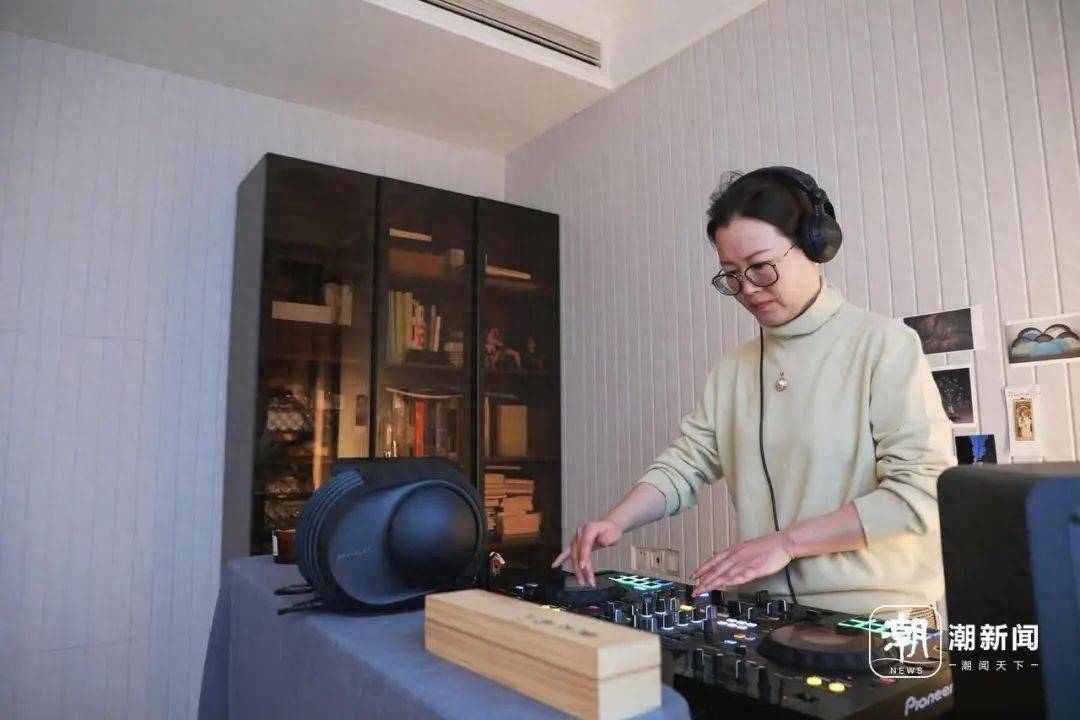 太潮了！53岁杭州退休阿姨当DJ<strong></p>
<p>国内交易平台</strong>，带着年轻人一起蹦迪