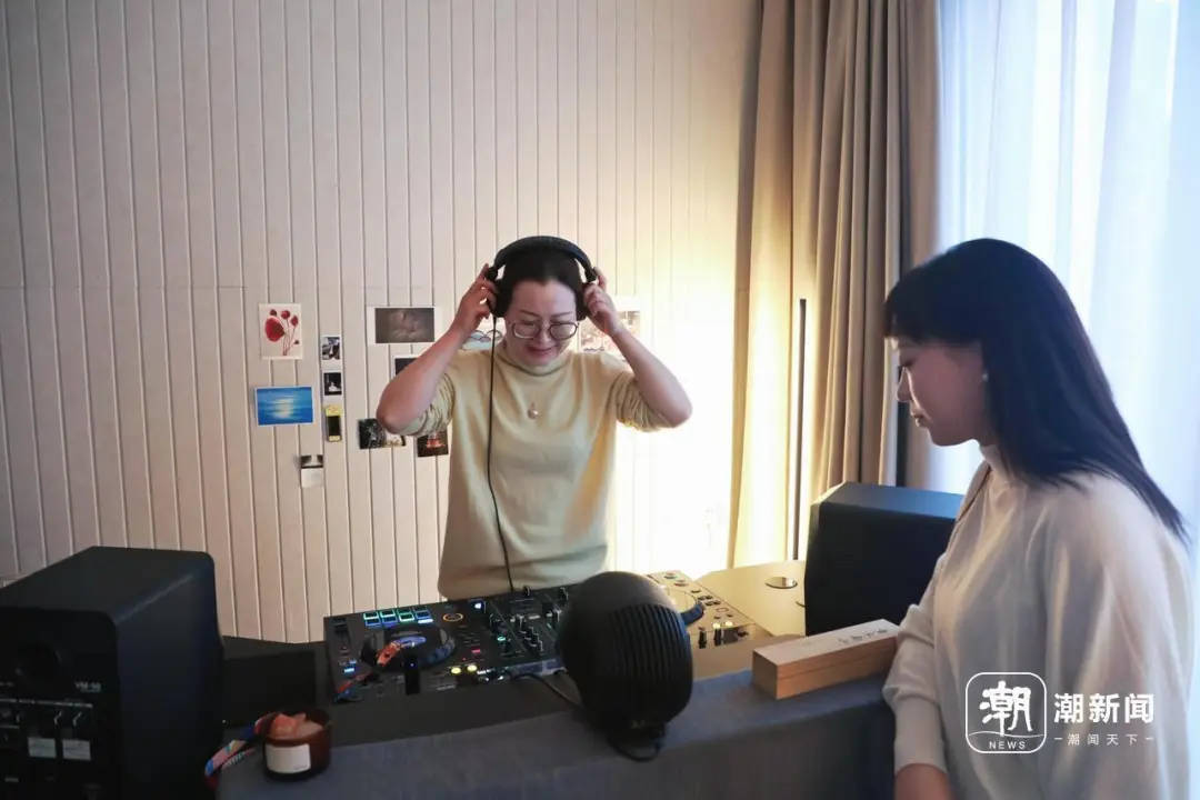 太潮了！53岁杭州退休阿姨当DJ<strong></p>
<p>国内交易平台</strong>，带着年轻人一起蹦迪