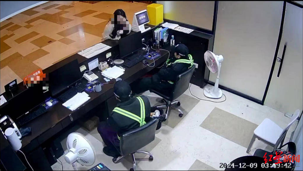 百万粉丝女博主未带证件回民宿被拒<strong></p>
<p>深圳交易平台</strong>，保安扬言“砍了你”，公安机关：给予当事保安行政处罚