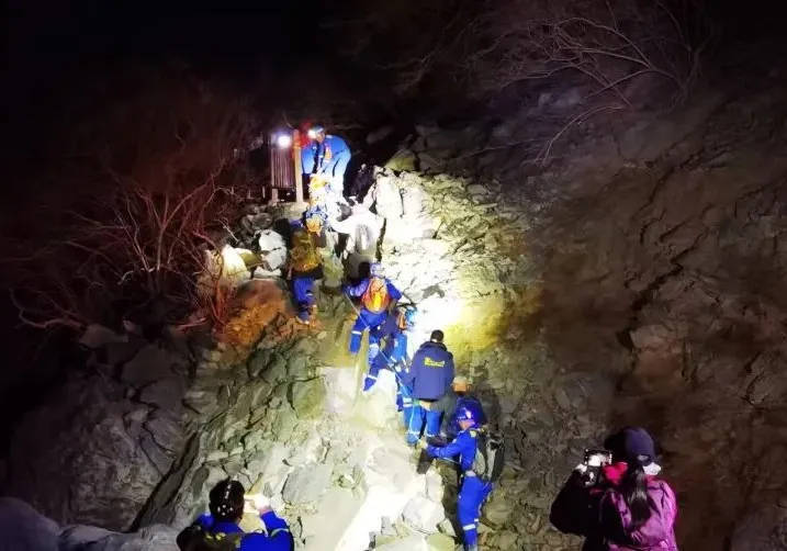 北京一男子带娃登山意外身亡<strong></p>
<p>币币通交易平台</strong>！8岁孩子：以为爸爸只是睡着了