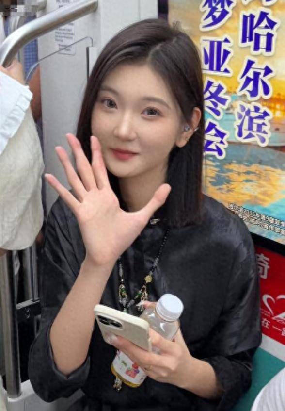 女孩身高2米26貌美如花<strong></p>
<p>币特币交易平台</strong>，妈妈天天发愁：白长这么漂亮，没人敢追
