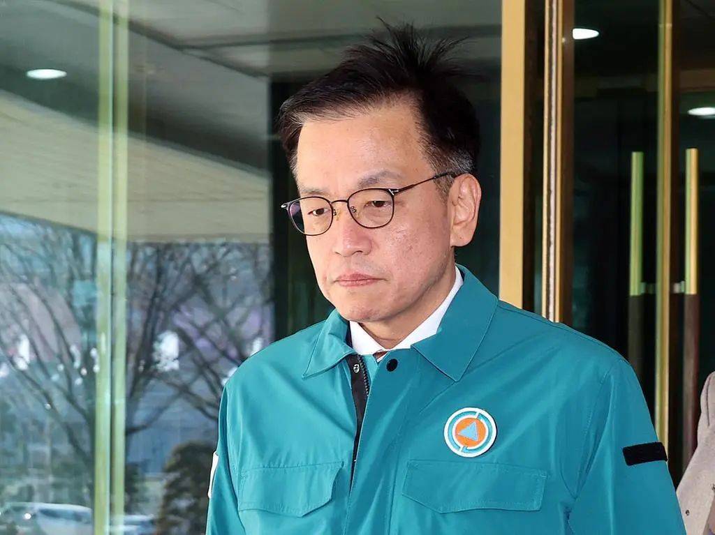 最新消息：黑匣子部分受损！179人遇难<strong></p>
<p>币圈交流平台</strong>，有人一家9口都在机上，济州航空CEO鞠躬道歉！航司：事发前已投保10亿美元责任保险赔偿