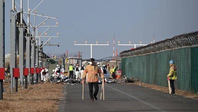 韩国遭遇本土最致命空难<strong></p>
<p>炒币正规平台</strong>，专家：飞机维护和机场设计都有问题