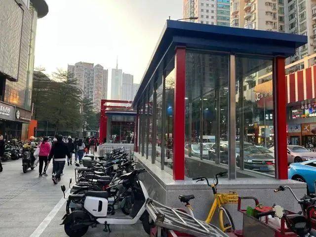 广州出现“超迷你”地铁口<strong></p>
<p>中币网交易平台合法吗</strong>，仅容两人并排走