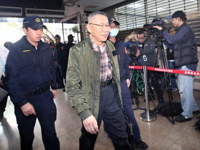 柯文哲再遭羁押<strong></p>
<p>多比交易平台</strong>，民众党发声明喊“痛心至极”：支持律师提抗告
