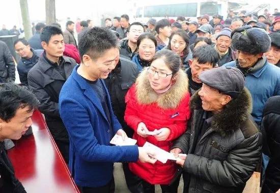 多位老师回应“刘强东发10万现金”<strong></p>
<p>安币交易平台</strong>，师生旧合照曝光