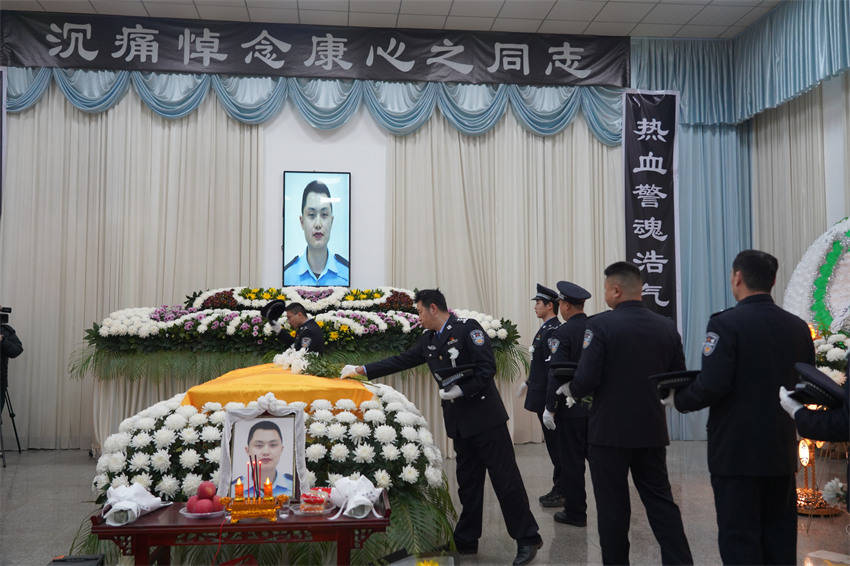 送别<strong></p>
<p>zzex交易平台</strong>！成都27岁辅警因公牺牲 遗体告别仪式今日举行