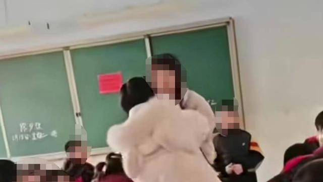 山西一老师把学生牙打掉<strong></p>
<p>ok网交易平台</strong>，家人冲进教室讨说法？官方回应