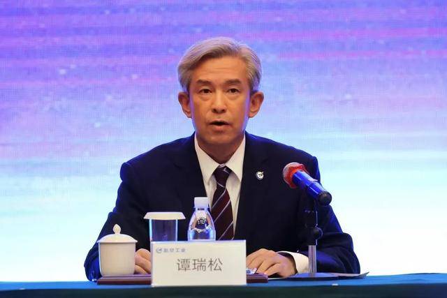 谭瑞松<strong></p>
<p>三大交易平台</strong>，“靠军工吃军工”，大搞权钱交易