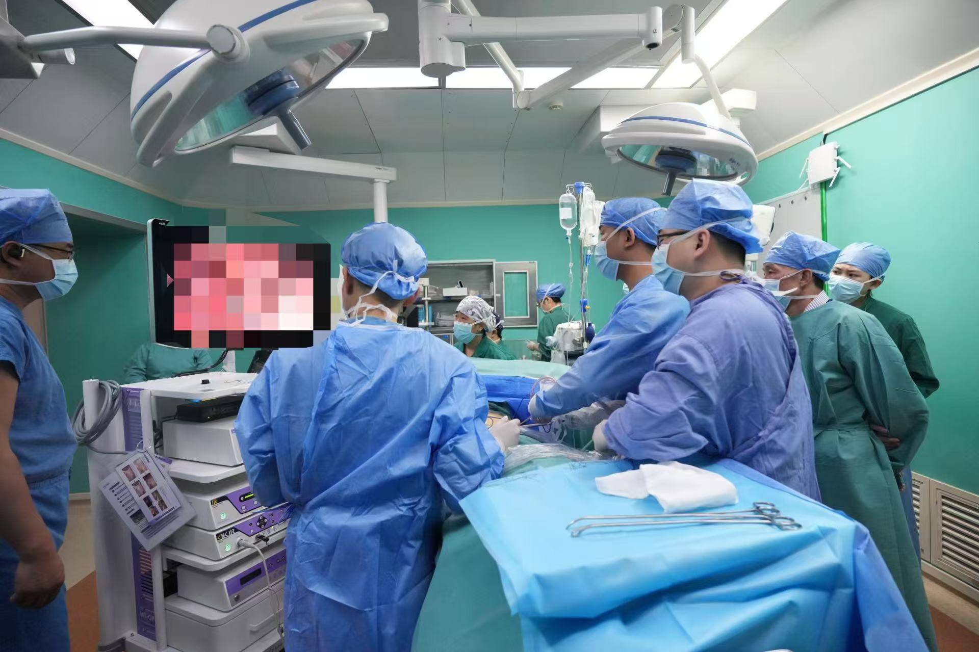 20米高空掉落螺丝刀直插男子胸腔<strong></p>
<p>炒平台币</strong>！医生：不要自行拔除
