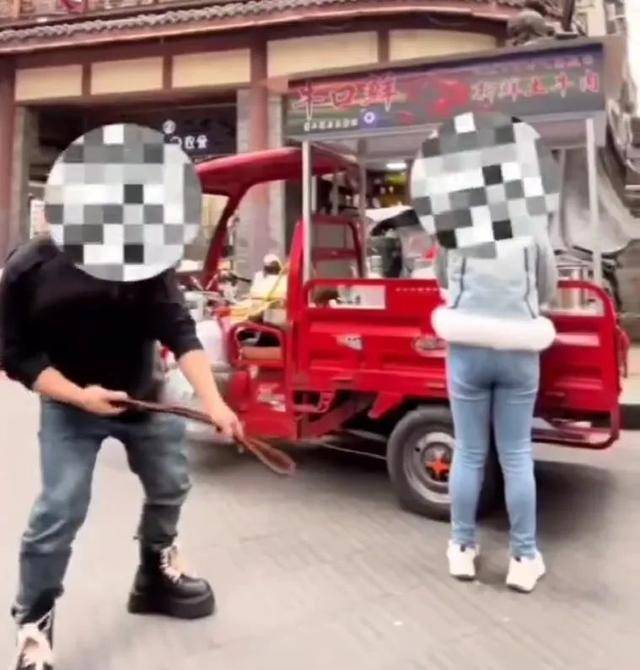 四川巴中三名网红街头拍摄低俗视频<strong></p>
<p>zbg交易平台</strong>，被行政处罚