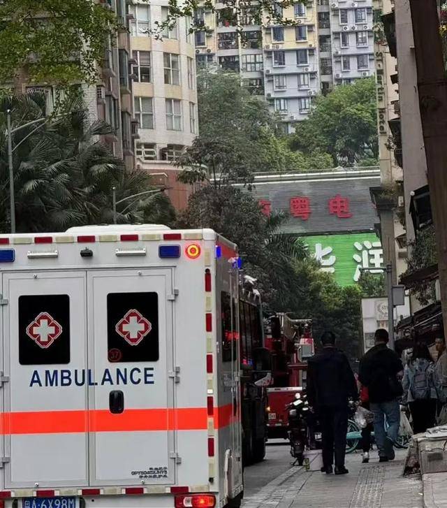 男孩在家做实验引发爆炸<strong></p>
<p>百币网交易平台app</strong>，鼓励孩子探索也要重视安全教育