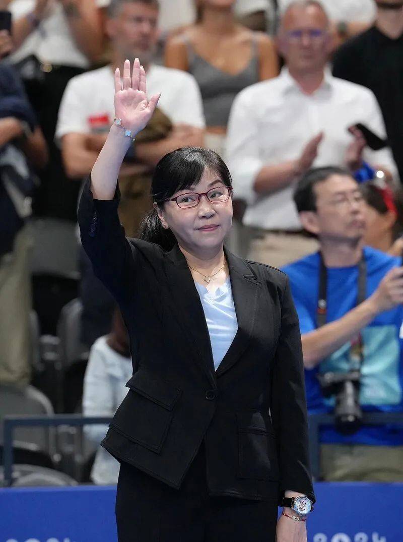 新任领导班子亮相<strong></p>
<p>bitbay交易平台</strong>！周继红当选中国泳协主席