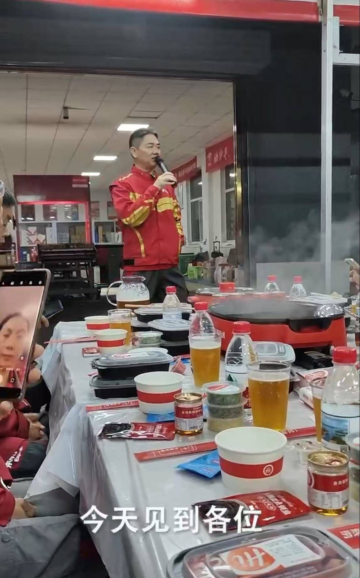 刘强东冲到一线：白天送外卖<strong></p>
<p>bitbay交易平台</strong>，晚上请骑手吃海底捞