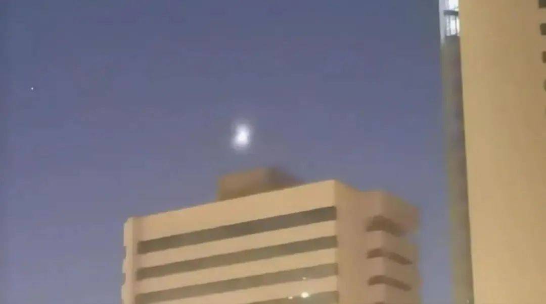 新疆夜空不明飞行物是什么<strong></p>
<p>中币网交易平台app</strong>？揭秘来了