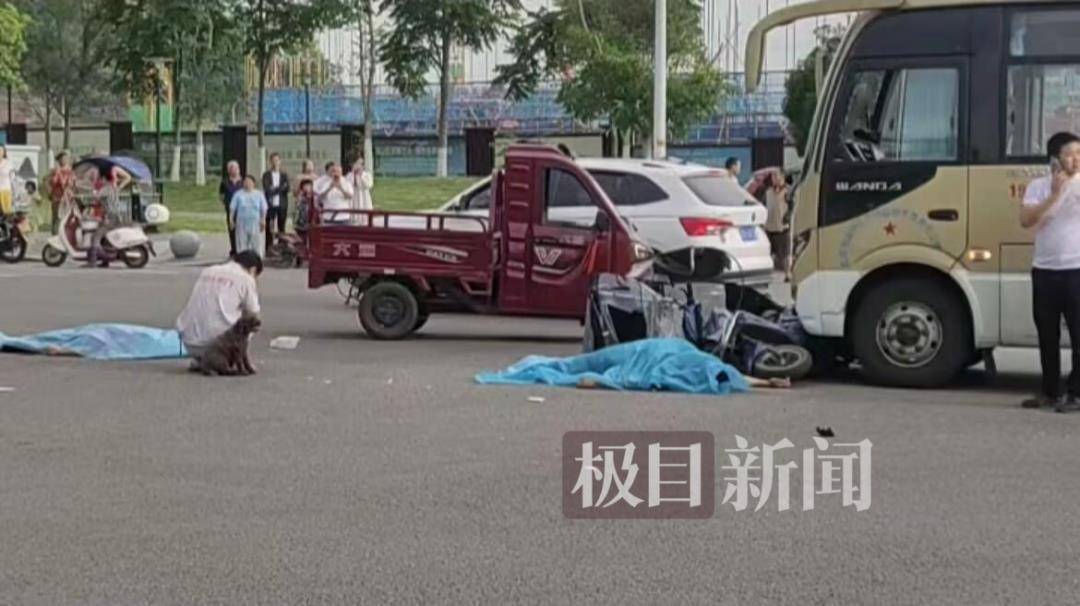 重庆两老人送娃上学在校门口被撞身亡<strong></p>
<p>双子星平台</strong>，肇事司机已被控制