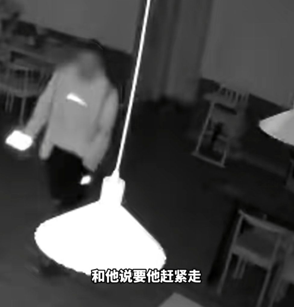 第一次见面就表白！被拒绝后男子凌晨3点狂敲女生房门<strong></p>
<p>买币平台</strong>，随后拿出工具撬锁……