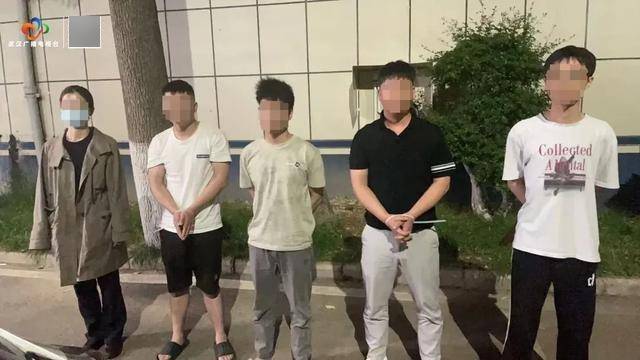 破门而入<strong></p>
<p>币安交易平台网站</strong>！武汉警方一举抓获32名“白富美”