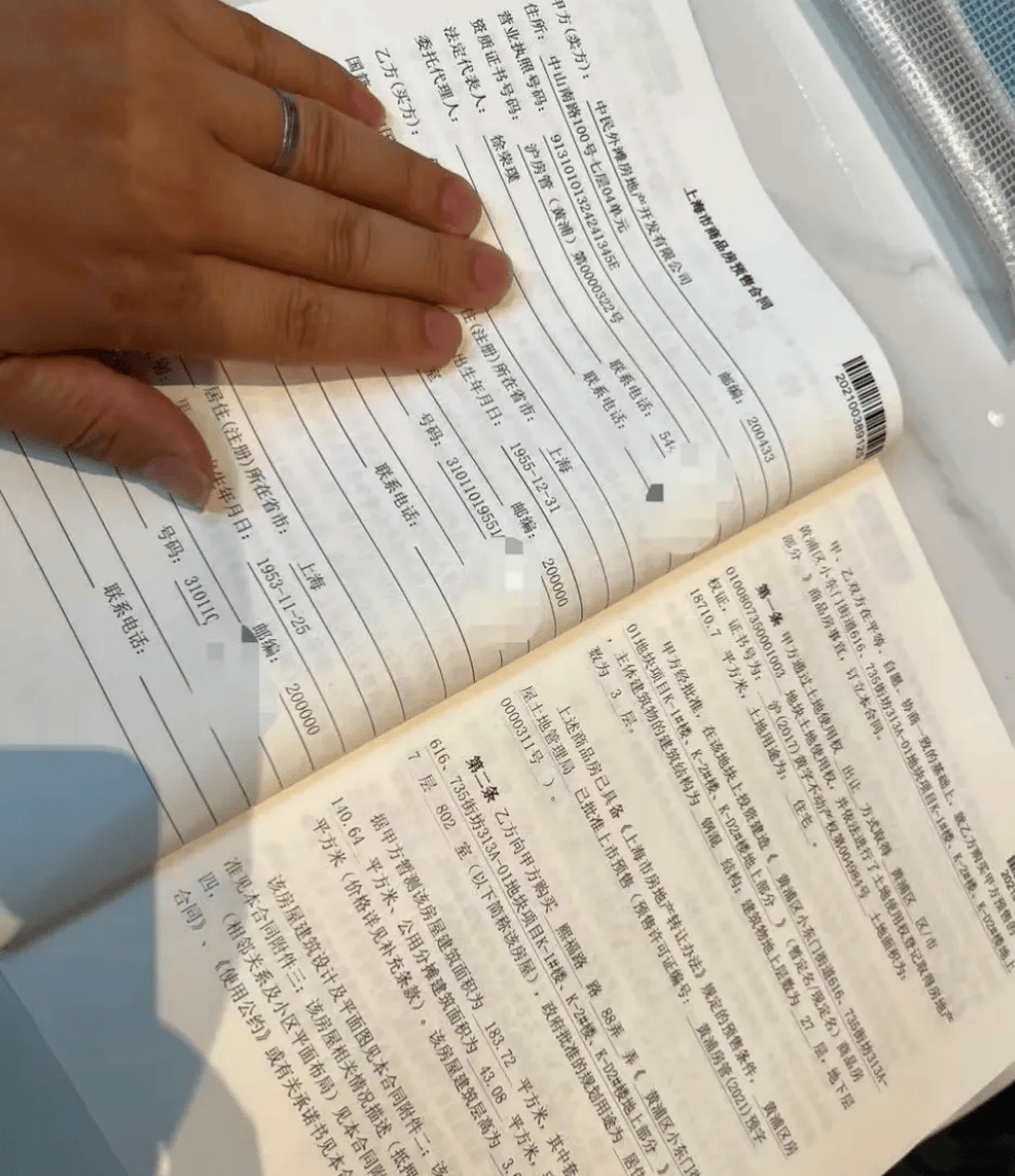 女子4年前借贷900万元<strong></p>
<p>深圳币交所交易平台</strong>，拿下上海3000万元的豪宅，交房近2年仍未办下不动产权证！竟是因开发商欠税？公司最新回应来了