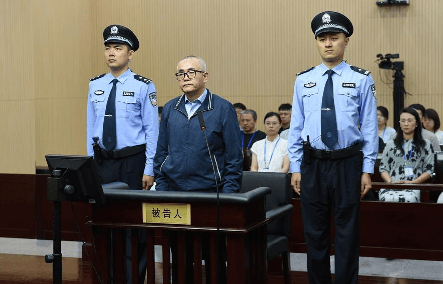 当过省纪委副书记<strong></p>
<p>bibox交易平台</strong>，张平在案件处理、职务晋升等事项上谋取利益，收受巨额财物