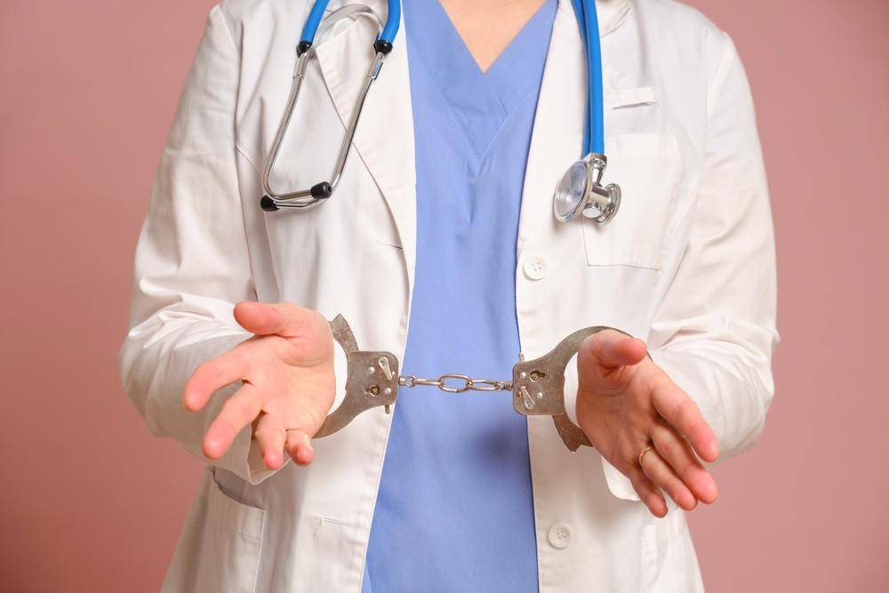女护士获刑被开除<strong></p>
<p>诚币网</strong>，被羁押后医院仍为她缴养老保险等共计14万元 一审判返还11万元