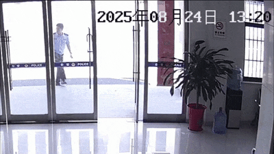 安徽一钓鱼佬钓到一条1米长20斤的“大鱼”<strong></p>
<p>蒲币</strong>，赶紧送到派出所，民警：放生！