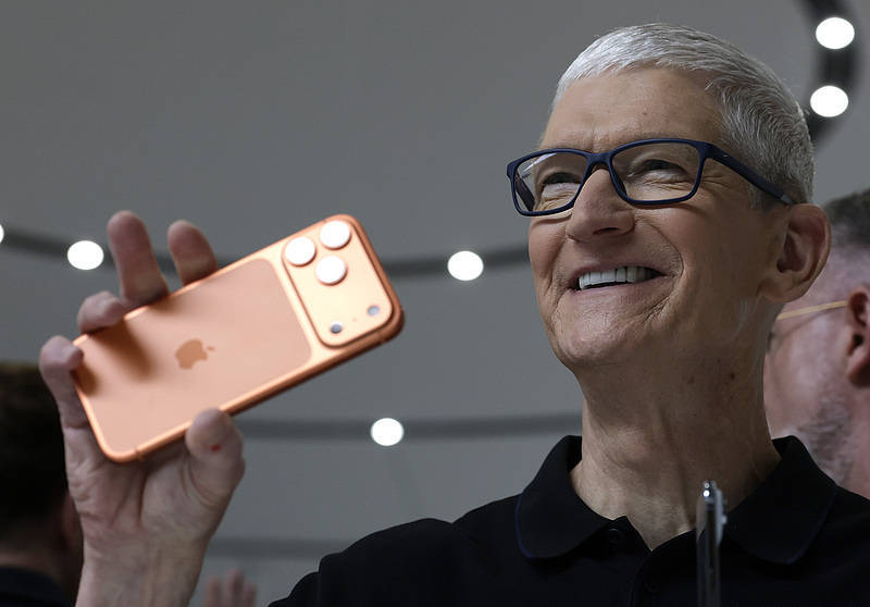 iPhone 17只是开始！苹果将陆续推出10款新品<strong></p>
<p>巧币</strong>，首款无显示屏智能眼镜也将亮相