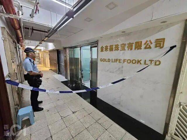 香港突发黄金大劫案！10多名男子抢走65公斤黄金<strong></p>
<p>酷币网</strong>，价值超半个亿，西九龙重案组已跟进