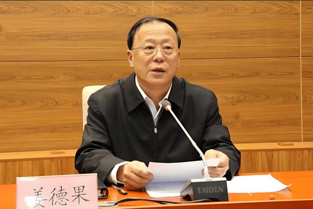 中纪委连发11人被查<strong></p>
<p>鹿币</strong>，副部级“老虎”落马
