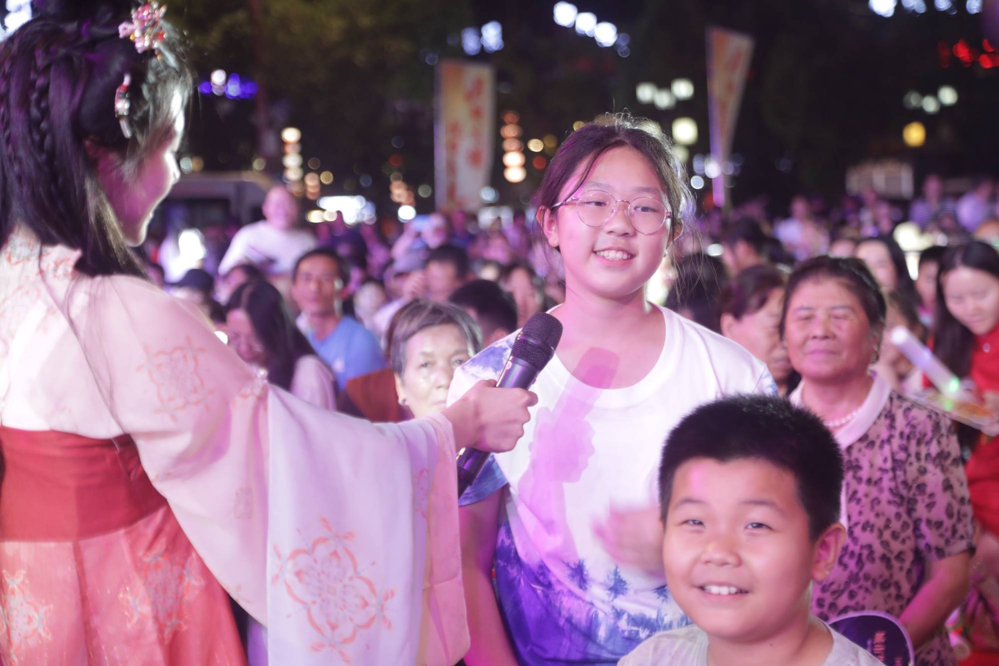 月映火塘 悦唱荔波<strong></p>
<p>墨子币</strong>！这场中秋音乐晚会点燃团圆夜