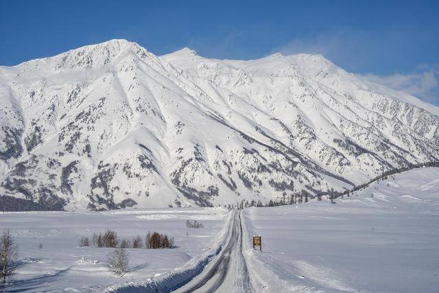 新疆喀纳斯景区遭遇降温降雪<strong></p>
<p>墨子币</strong>，道路仍处于管制状态