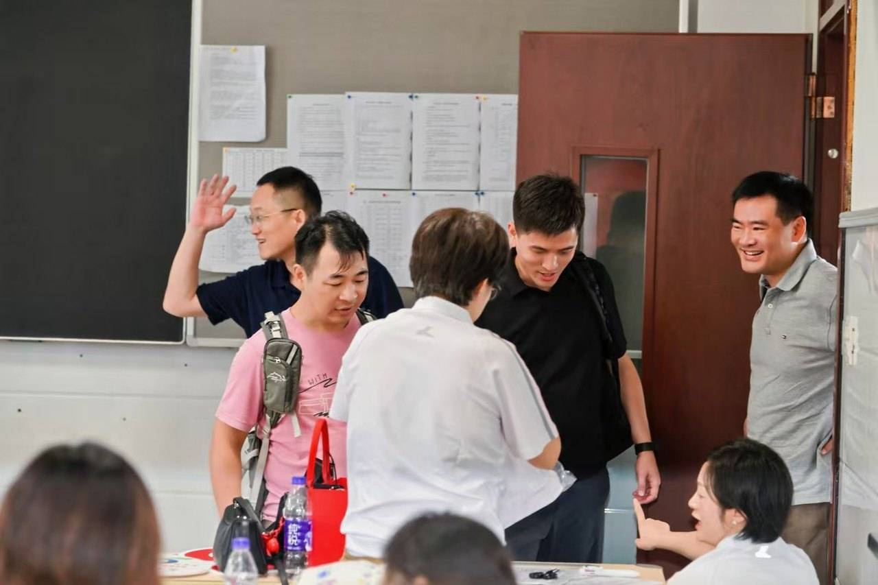 那个让老师骄傲的“调皮”班级！30年同学聚会<strong></p>
<p>ect币</strong>，还伴有一封来自贵州的感谢信