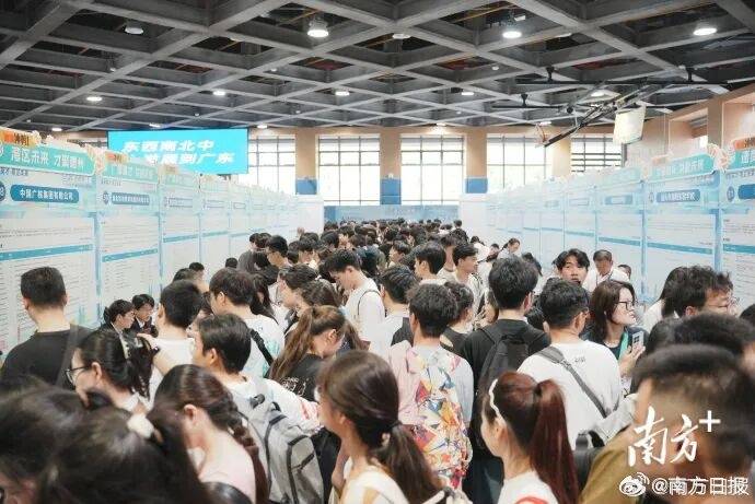 多地考编打破35岁门槛<strong></p>
<p>币村网</strong>，本科放宽至38周岁及以下
