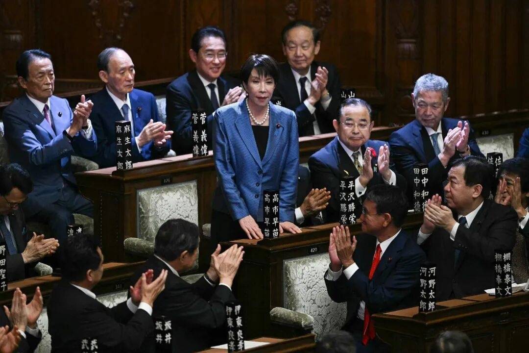 石破茂卸任当天<strong></p>
<p>币聪</strong>，离开官邸时笑得合不拢嘴；此前吐槽当首相太累，没多少让人开心的事情
