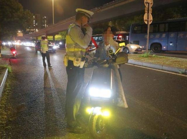 北京“电子眼”开始抓拍电动自行车违法<strong></p>
<p>币对</strong>,试点审核录入电动自行车违法行为3.8万起