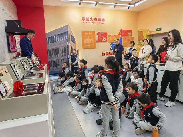 “泉民消防<strong></p>
<p>币对</strong>,生命至上”山东师范大学附属小学2024级7班雏鹰小队活动举行