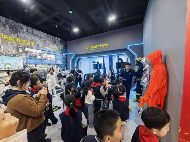 “泉民消防<strong></p>
<p>币对</strong>,生命至上”山东师范大学附属小学2024级7班雏鹰小队活动举行