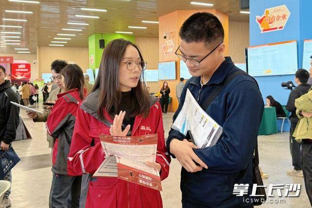 700余名退役军人及军属长沙求职<strong></p>
<p>客币</strong>,165人达成意向