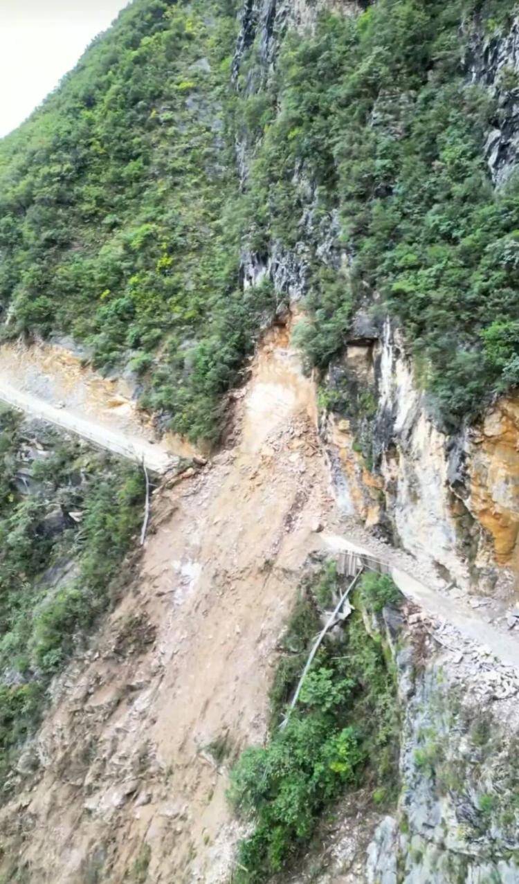 重庆网红“挂壁公路”垮塌<strong></p>
<p>客币</strong>,附近村民外出绕行已半月盼修复,当地:已完成排危,正在修